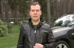 Медведєв сам дурень або його підставили