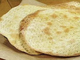 Маца - єврейський хліб, кашовар