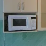 Мікрохвильовка на кухні де і як розмістити 9 унікальних прикладів з фото і відео