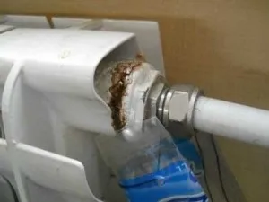 З допомогу яких підручних засобів і як усунути текти в батареї опалення