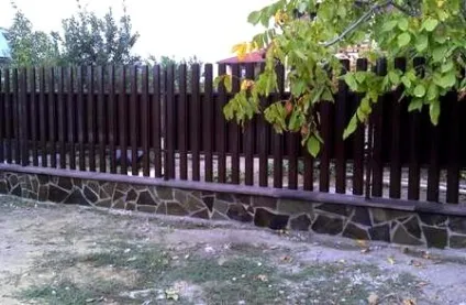 Чи можна ставити глухі паркани між сусідами і ділянками на дачі (глухий паркан ділянки) Чи можна ставити глухі паркани між сусідами і ділянками на дачі