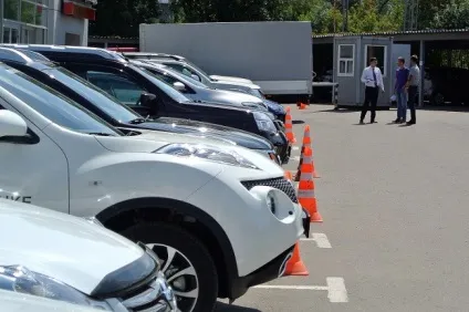 Чи можна торгуватися з «офіціалами» в автосалоні