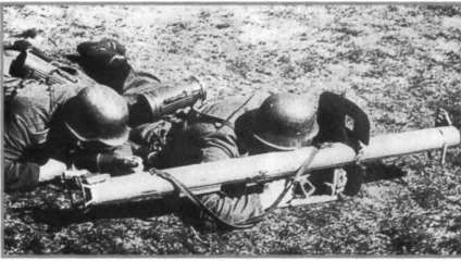 Німецькі ручні протитанкові гранатомети raketenpanzerbuchse 43 ofenrohr () і panzerschrek (rpzb (яких) Німецькі ручні протитанкові гранатомети raketenpanzerbuchse 43 ofenrohr () і panzerschrek (rpzb