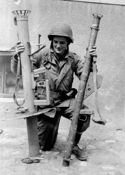 Німецькі ручні протитанкові гранатомети raketenpanzerbuchse 43 ofenrohr () і panzerschrek (rpzb (rpzb43) Німецькі ручні протитанкові гранатомети raketenpanzerbuchse 43 ofenrohr () і panzerschrek (rpzb
