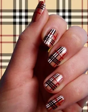 Нігті в смужку burberry