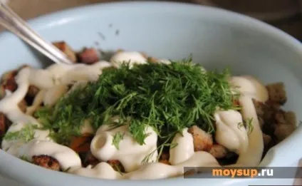 Обладнаний салат з копченою курочкою, квасолею і сухариками (салат) Обладнаний салат з копченою курочкою, квасолею і сухариками