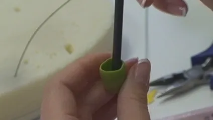Кульбаби з полімерної глини своїми руками (наносимо латексний клей) Кульбаби з полімерної глини своїми руками