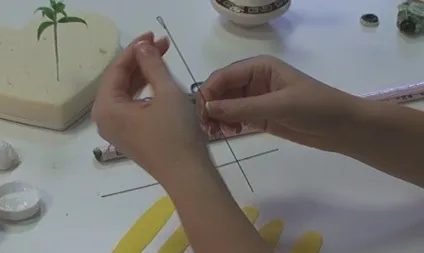 Кульбаби з полімерної глини своїми руками (наносимо латексний клей) Кульбаби з полімерної глини своїми руками