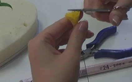 Кульбаби з полімерної глини своїми руками (шматочок полімерної глини) Кульбаби з полімерної глини своїми руками