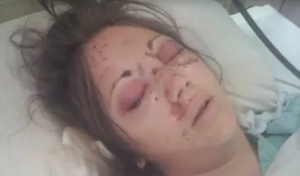 Вона закинула ноги на панель
