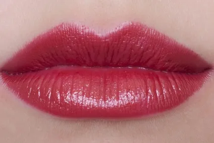 Відтінки червоної помади shiseido rouge rouge відгуки і Свотч, beauty insider (Шісейдо) Відтінки червоної помади shiseido rouge rouge відгуки і Свотч, beauty insider