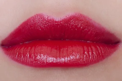 Відтінки червоної помади shiseido rouge rouge відгуки і Свотч, beauty insider (кремова помада) Відтінки червоної помади shiseido rouge rouge відгуки і Свотч, beauty insider