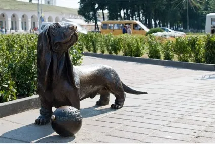 Пам'ятники та скульптури тварин (Собака буває кусючою) Пам'ятники та скульптури тварин