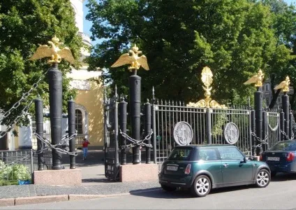 Пам'ятники та скульптури тварин (ерная кішка Ірина) Пам'ятники та скульптури тварин