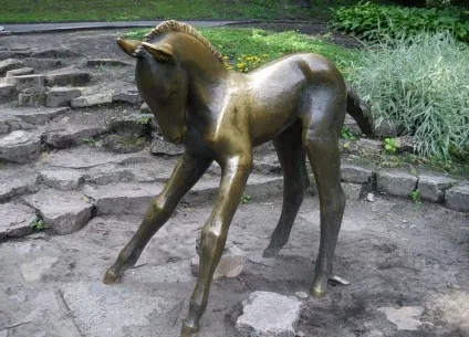 Пам'ятники та скульптури тварин (ерная кішка Ірина) Пам'ятники та скульптури тварин