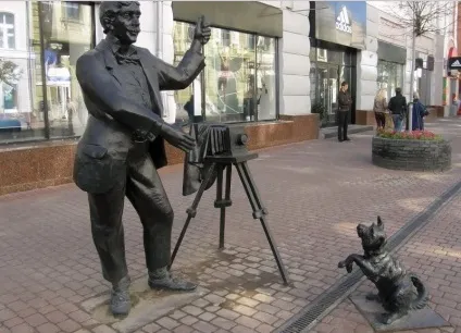 Пам'ятники та скульптури тварин (ерная кішка Ірина) Пам'ятники та скульптури тварин