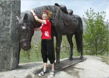 Пам'ятники та скульптури тварин (Собака буває кусючою) Пам'ятники та скульптури тварин