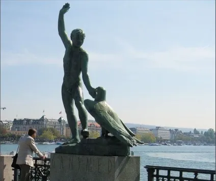 Пам'ятники та скульптури тварин (Собака буває кусючою) Пам'ятники та скульптури тварин