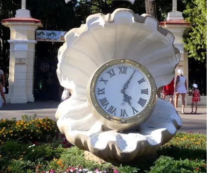Пам'ятники та скульптури тварин (ерная кішка Ірина) Пам'ятники та скульптури тварин