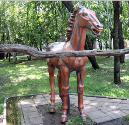 Пам'ятники та скульптури тварин (ерная кішка Ірина) Пам'ятники та скульптури тварин