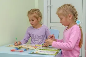 Перший раз в перший клас історія про те, як сестри настя і лізу збиралися в школу - газета (школу) Перший раз в перший клас історія про те, як сестри настя і лізу збиралися в школу - газета