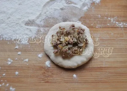 Пиріжки з м'ясом