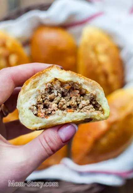Пиріжки з м'ясом в духовці рецепт з покроковими фото (м'ясом) Пиріжки з м'ясом в духовці рецепт з покроковими фото