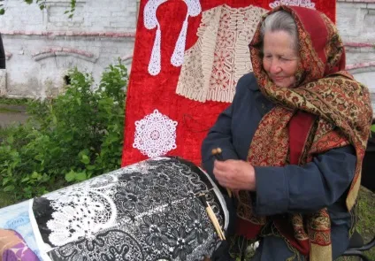 Плетіння на коклюшках для початківців майстер клас як робити візерунки і техніка мережива (відео) Плетіння на коклюшках для початківців майстер клас як робити візерунки і техніка мережива