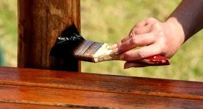 Фарбування металевих і дерев'яних стовпів для забору (дерев'яних) Фарбування металевих і дерев'яних стовпів для забору