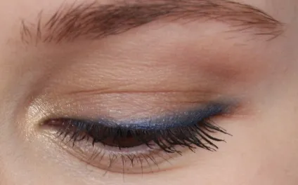 Помада shiseido perfect rouge or341 відгук і макіяж з синіми стрілками, elia chaba