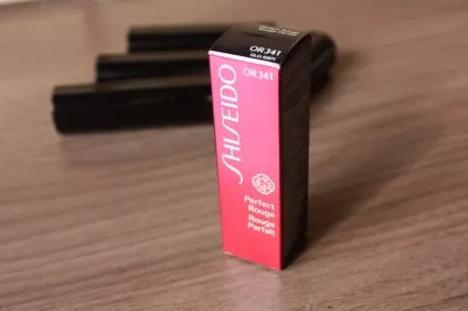 Помада shiseido perfect rouge or341 відгук і макіяж з синіми стрілками, elia chaba