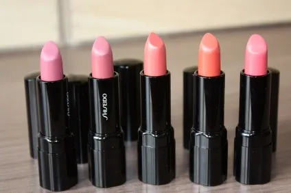 Помада shiseido perfect rouge or341 відгук і макіяж з синіми стрілками, elia chaba