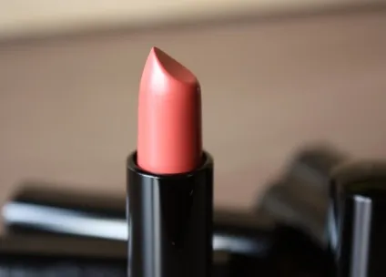 Помада shiseido perfect rouge or341 відгук і макіяж з синіми стрілками, elia chaba