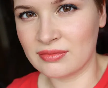Помада shiseido perfect rouge or341 відгук і макіяж з синіми стрілками, elia chaba