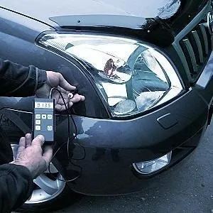 Прилад для визначення товщини лакофарбового покриття автомобіля