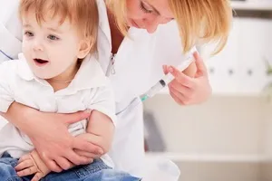 Щеплення від свинки у дітей яка вакцина проти епідемічного паротиту вводиться, можливі реакції (свинки) Щеплення від свинки у дітей яка вакцина проти епідемічного паротиту вводиться, можливі реакції