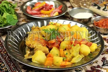Рагу з курки з картоплею і овочами (картоплею) Рагу з курки з картоплею і овочами