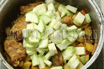 Рагу з курки з картоплею і овочами (курки) Рагу з курки з картоплею і овочами