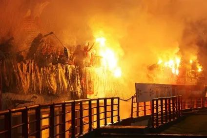 Расизм, фаєри, бійки - що робити з футбольними хуліганами (фаєри) Расизм, фаєри, бійки - що робити з футбольними хуліганами