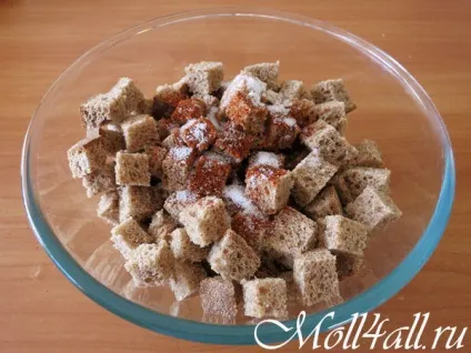 Сухарики з часником на сковороді, рецепт з фото