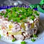 Салат з курки з яблуком і ананасом - рецепт з фото