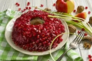 Салат - гранатовий браслет - з копченою куркою, рецепт з фото (горіх) Салат - гранатовий браслет - з копченою куркою, рецепт з фото