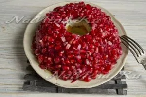 Салат - гранатовий браслет - з копченою куркою, рецепт з фото (буряк) Салат - гранатовий браслет - з копченою куркою, рецепт з фото