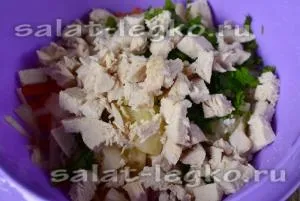 Салат з курки з яблуком і ананасом - рецепт з фото