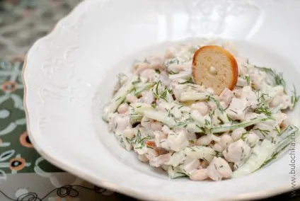 Салат з копченою куркою і квасолею (огірок свіжий) Салат з копченою куркою і квасолею