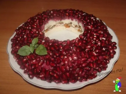 Салат гранатовий браслет з копченою куркою, академія кухарів (гранатовий) Салат гранатовий браслет з копченою куркою, академія кухарів