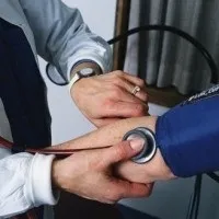 Шишка на шиї у дитини збоку, з двох сторін що це може бути (дитини) Шишка на шиї у дитини збоку, з двох сторін що це може бути