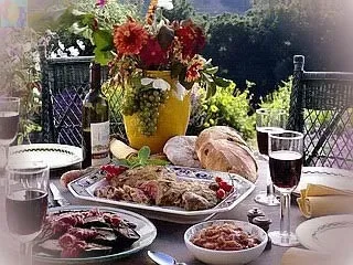 Сервіровка столу і прийом гостей