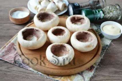 Печериці фаршировані фаршем в духовці - рецепт з фото (закуски) Печериці фаршировані фаршем в духовці - рецепт з фото