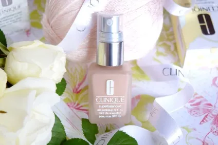 Шовковий шлях суперсбалансірованний легкий тональний крем superbalanced ™ silk makeup spf15 від (глем бокс косметичка) Шовковий шлях суперсбалансірованний легкий тональний крем superbalanced ™ silk makeup spf15 від